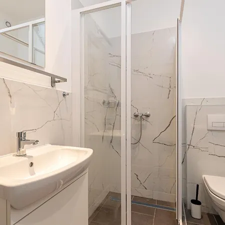 Residences 2 아파트